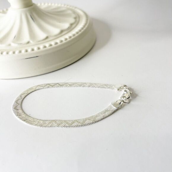 Vintage Avon Bracelet Silver Tone Chain Shiny 90s Glam Fashion Jewelry Y2K - Picture 4 of 16